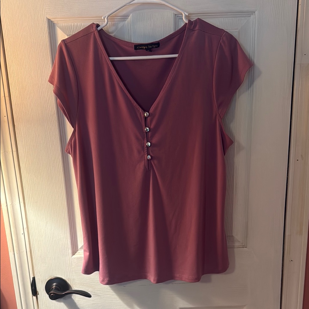 (Sale) Women's Mauve Top, Xl, Cut Cut Away Cap Sleeves, Pleated Front, Buttons
